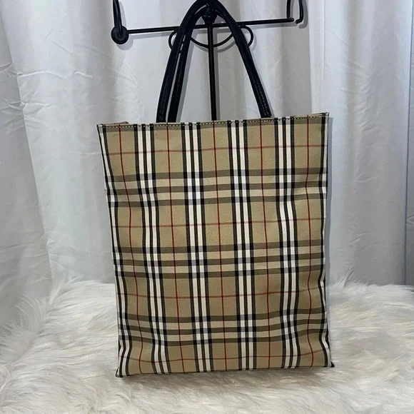 Burberry Totes Bag - Picture 1 of 10